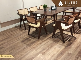lantai vinyl alvera warna coffee brown pada ruang meeting